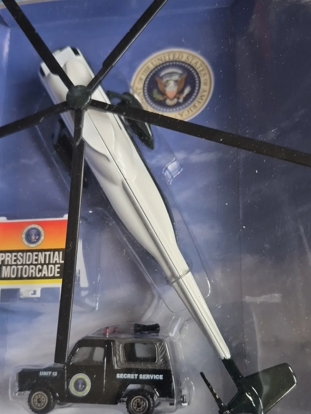 New Marine One Presidential Helicopter Playset with Black Secret Service Vehicle